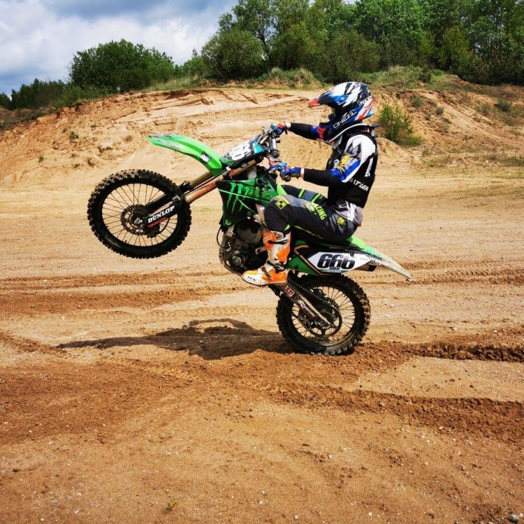 Kawasaki.thumb.jpg.c7bb0089afaea8e258640e4fb6b0746c.jpg